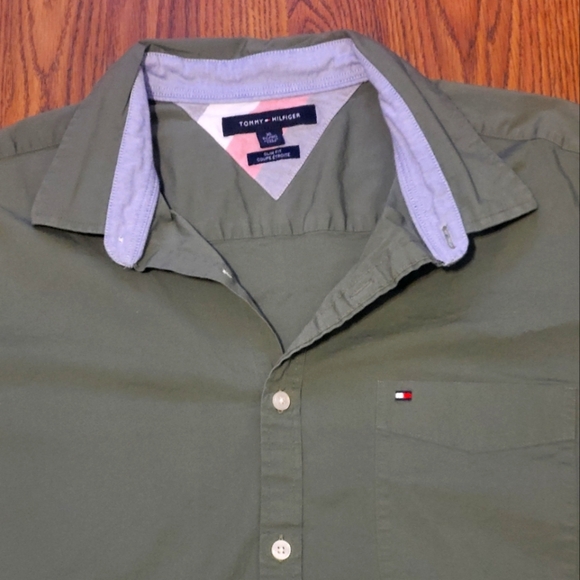 Tommy Hilfiger Olive Green Slim Fit Men’s XL Casual Button-Down Shirt B30 - Picture 2 of 5